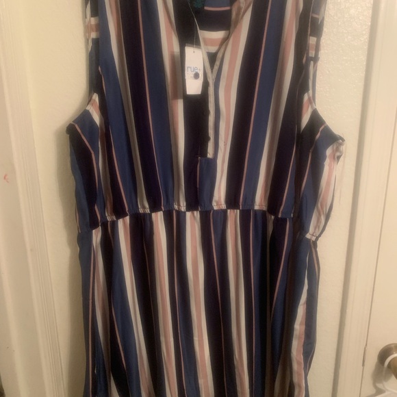 Dress - Picture 2 of 4